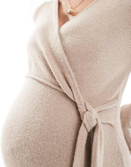 Mamalicious – Mammakläder – Beige, stickad maxiklänning med knut framtill, 2 av 4