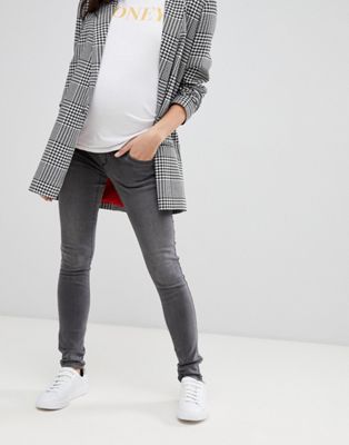 Mamalicious – Mammakläder – grå stentvättade jeans i över magen-modell