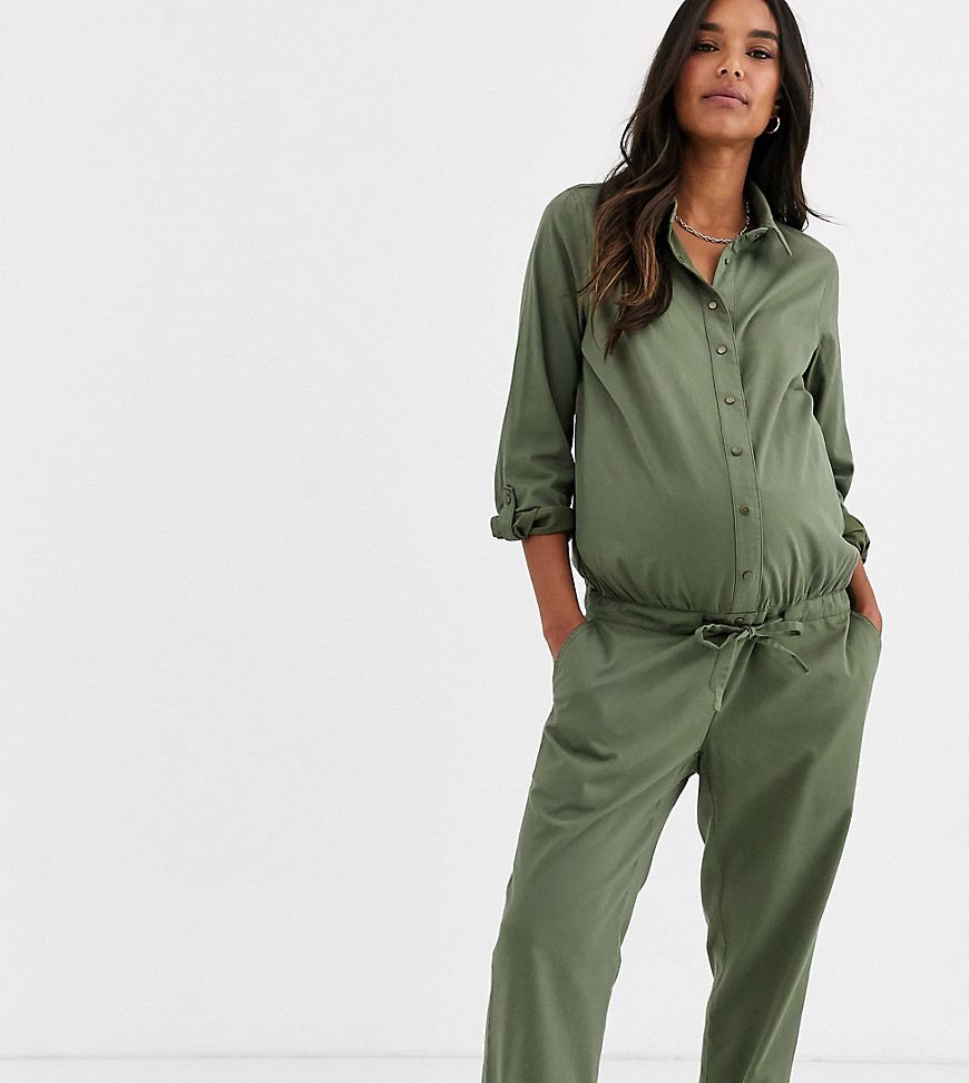 Mamalicious – Mammakläder – Khakifärgad jumpsuit i cargostil-Grön