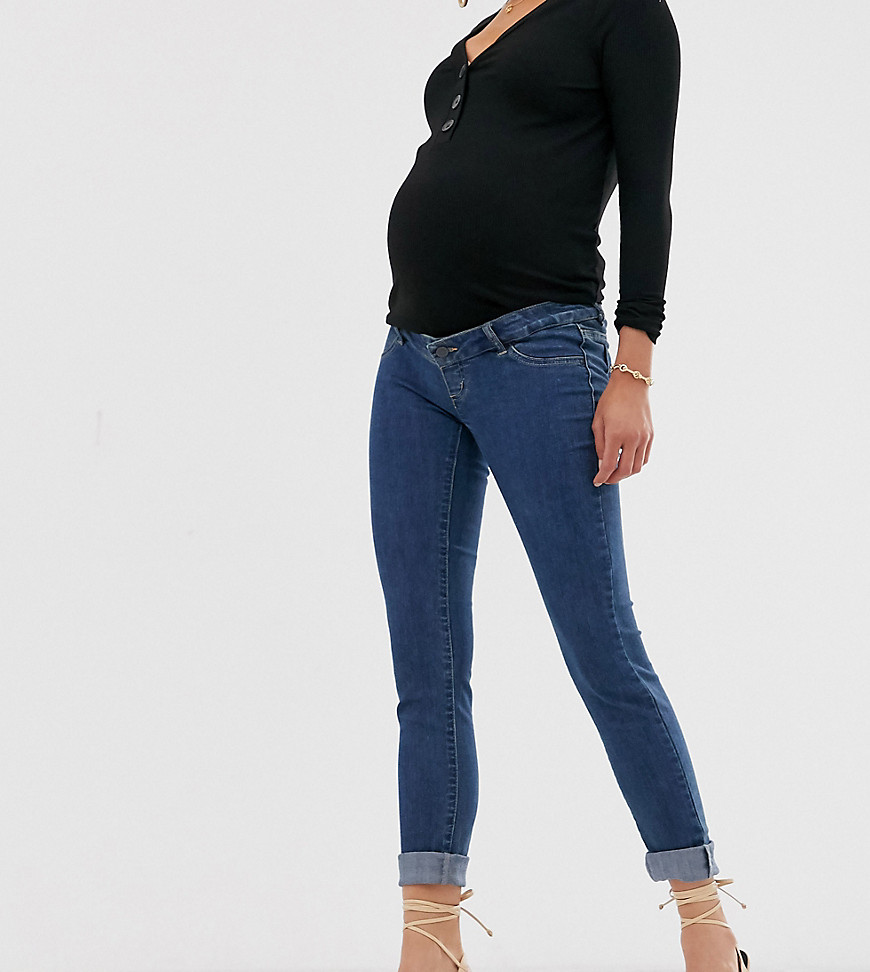 Mamalicious – Mammakläder – Mellanblå skinny jeans som sitter över magen
