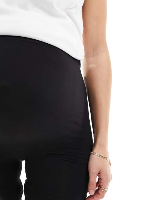 Mamalicious – Mammakläder – Svarta shorts med support-band över magen, 2-pack, 5 av 5