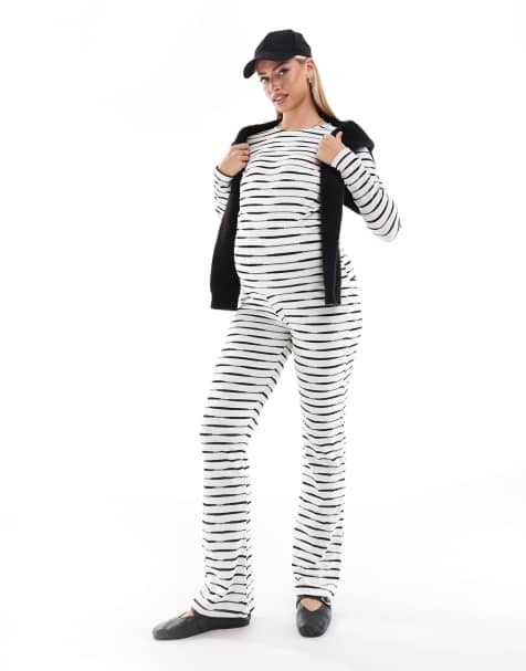 Mamalicious – Mammakläder – Svartvita, ribbade, utsvängda byxor i jersey, del av set - view 1