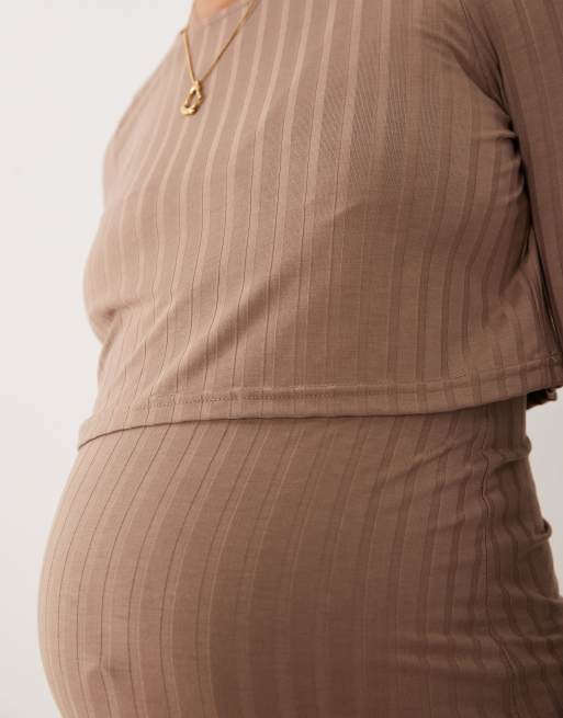 Mamalicious Maternity 2 i 1 ribbad jersey midi-klänning i ljusbrun, 2 av 4