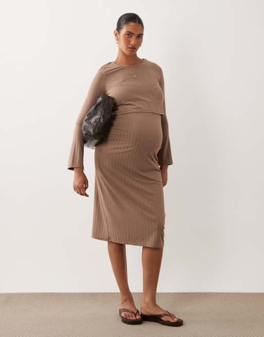 Mamalicious Maternity 2 i 1 ribbad jersey midi-klänning i ljusbrun, 3 av 4