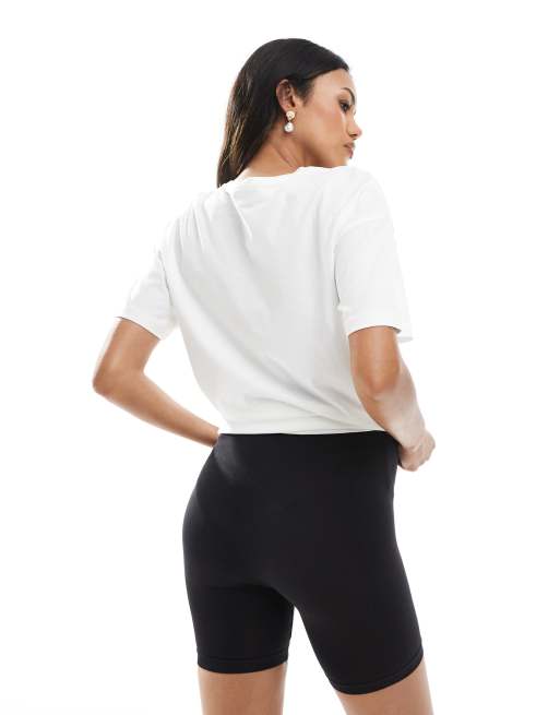 Mamalicious Maternity 2 pack over the bump support shorts in black and beige, 2 of 5