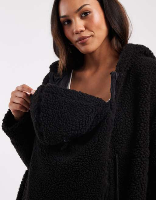 Mamalicious maternity 3-in-1 teddy jacket with removable front hooded baby attachment in black, 4 of 4