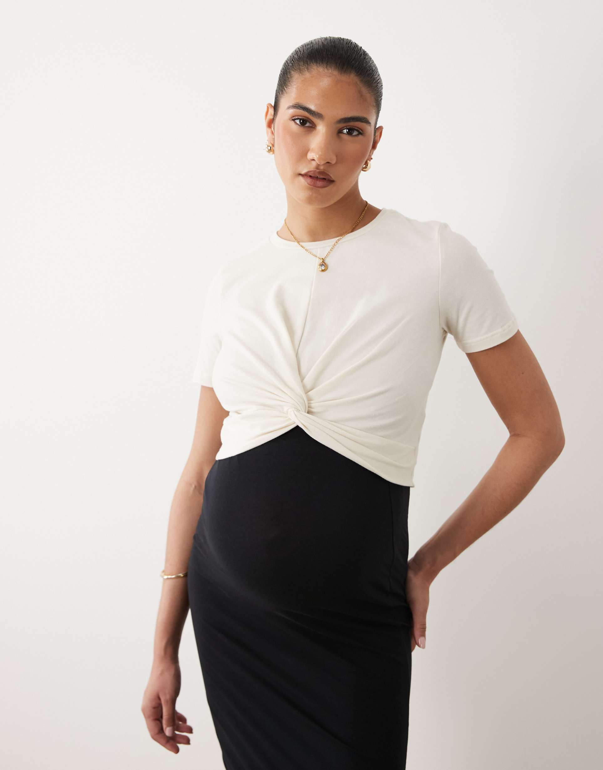 mamalicious maternity above the bump knot detail t-shirt in cream