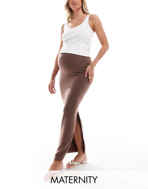 Mamalicious Maternity – Brązowa miękka prążkowana spódnica maxi ze streczem z rozcięciem z boku