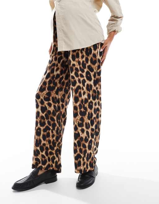 Mamalicious Maternity - Bukser med vide ben og linning under maven i leopardmønster