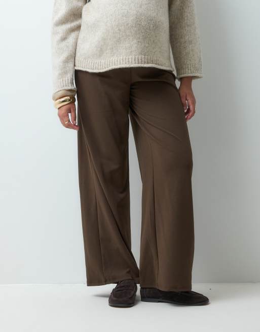 Mamalicious Maternity byxor med vida ben i jersey, över magen, mörkbruna, 2 av 5