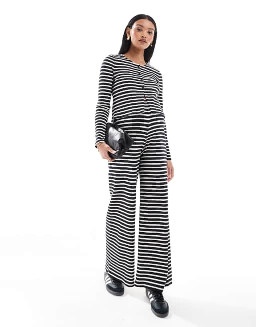 Mamalicious Maternity - Cardigan in jersey a righe bianche e nere con bottoni in coordinato, 2 di 4