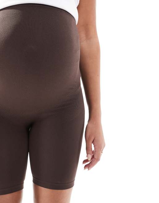 Mamalicious – Maternity – Chokladbruna shorts i seamless-design, 3 av 4