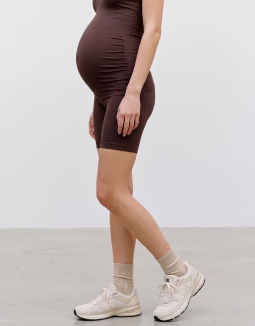 Mamalicious – Maternity – Chokladbruna shorts i seamless-design, 5 av 5
