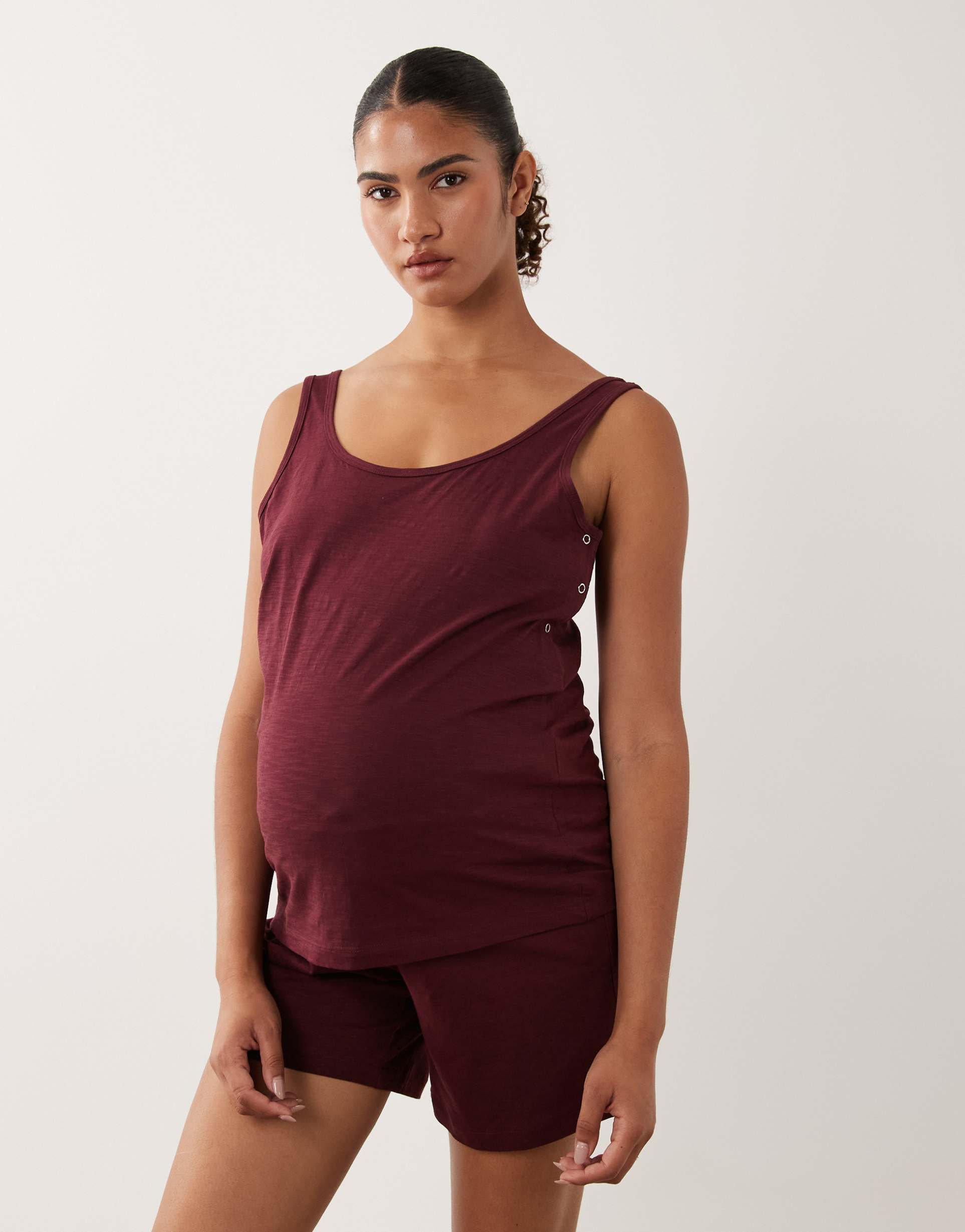 mamalicious maternity cotton tank top with side snaps and shorts set in burgundy
