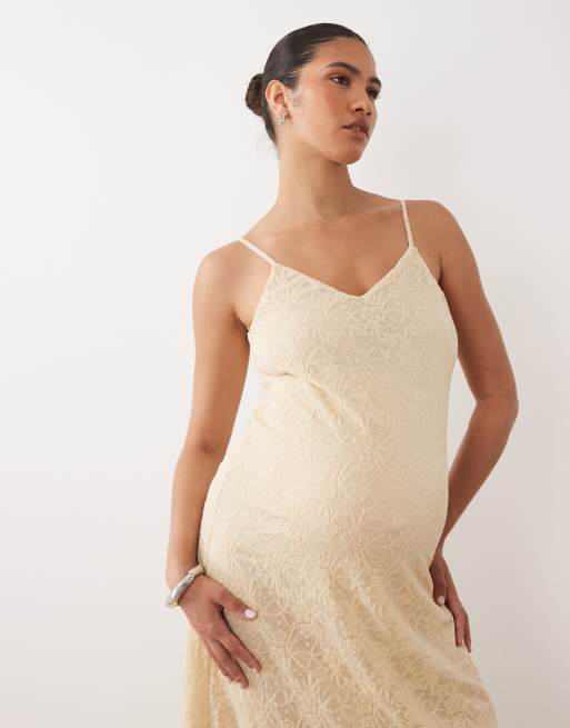 Mamalicious Maternity - Cremehvid midikjole med cami-stropper og gennemgående blonder, 2 af 4