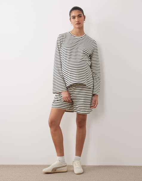 Mamalicious Maternity - Cremehvide og marineblå jerseyshorts med bindebånd i taljen og striber - view 1