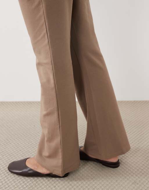 Mamalicious Maternity flared sweat trouser co-ord in light brown, 3 of 5
