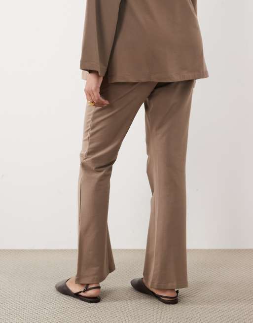 Mamalicious Maternity flared sweat trouser co-ord in light brown, 5 of 5