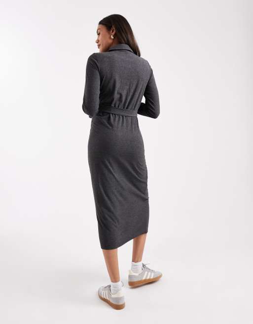 Mamalicious Maternity – Gråmelerad, ribbad midiklänning med amningsfunktion och pikékrage i jersey, 3 av 4