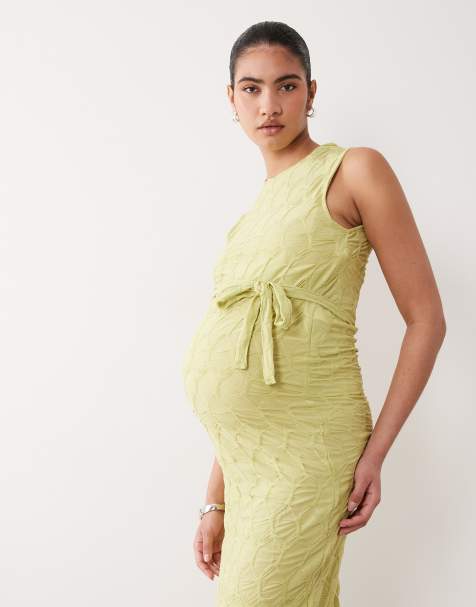 Mamalicious Maternity – Hochgeschlossenes Maxikleid aus strukturiertem Jersey in Grün - view 1