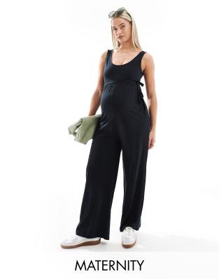 Mamalicious Maternity - Jersey-Jumpsuit in Schwarz mit weitem Bein und Bindegürtel, Umstandsmode