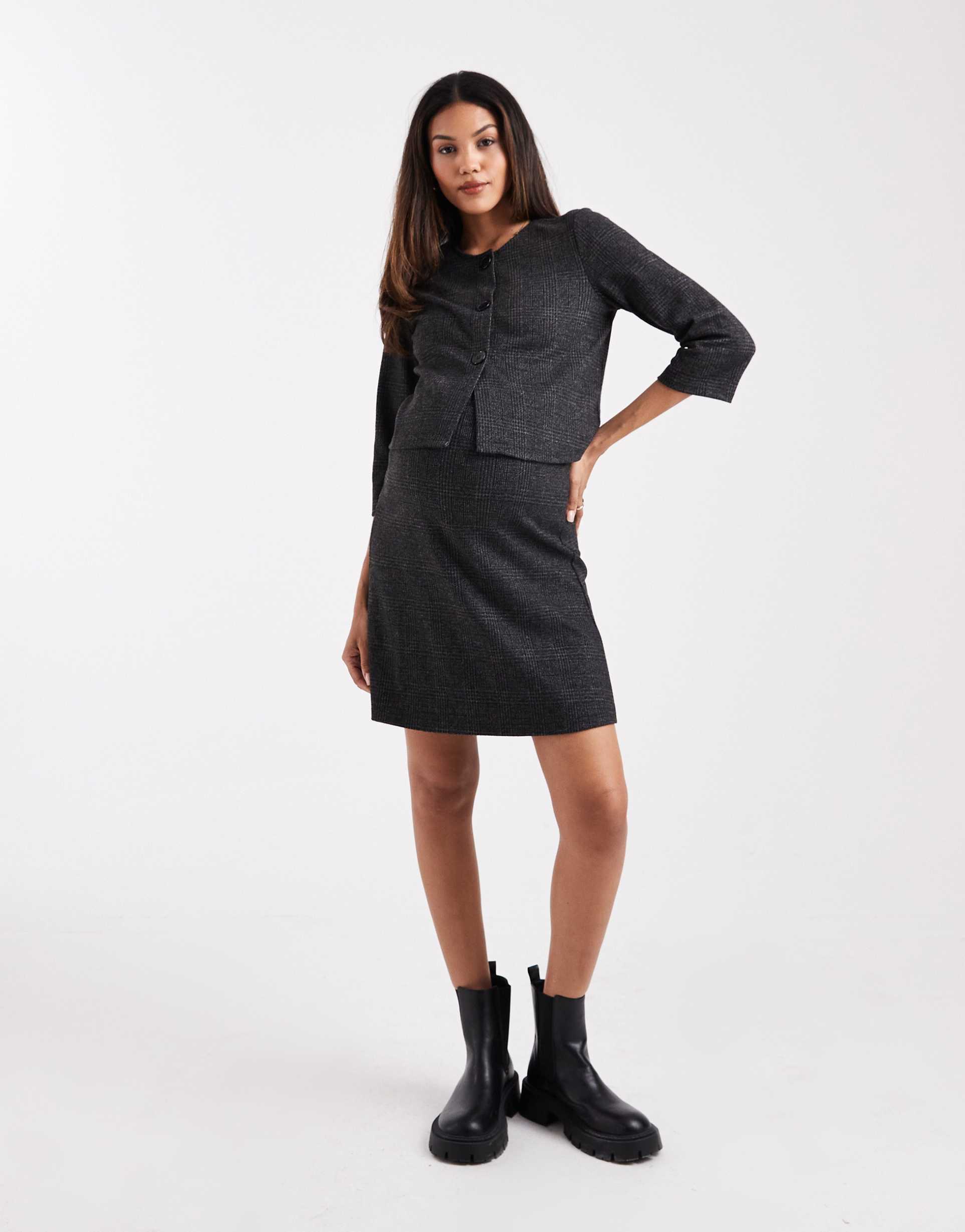 mamalicious maternity knit mini skirt in gray plaid print - part of a set