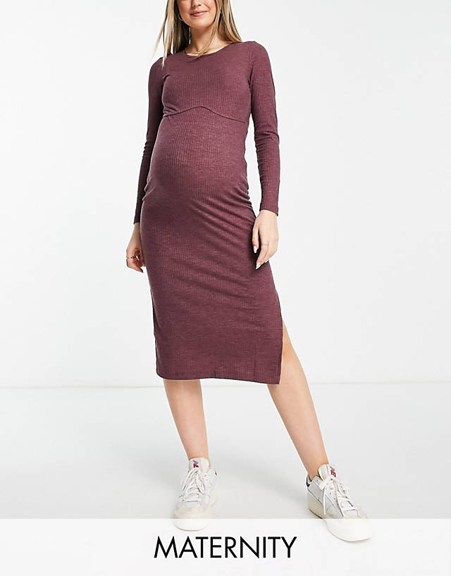 Mama.licious - Mamalicious Maternity knitted midi dress in burgundy