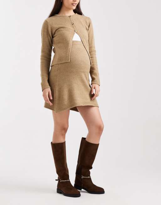 Mamalicious Maternity knitted over the bump mini skirt co-ord in warm beige, 2 of 5