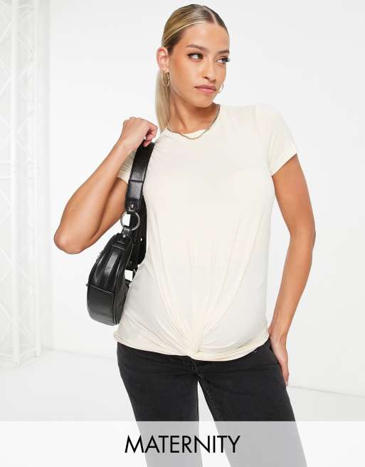 Mama.Licious Maternity – Krämvit t-shirt med snurrad knut framtill