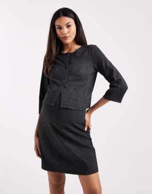 Mamalicious Maternity - Kürzeres Strickoberteil in Grau kariert mit Knopfleiste vorne, Kombiteil