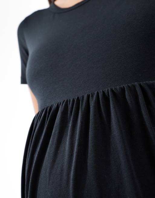 Mamalicious Maternity – Kurzes, gesmoktes T-Shirt-Kleid in Schwarz, Umstandsmode, 3 von 4