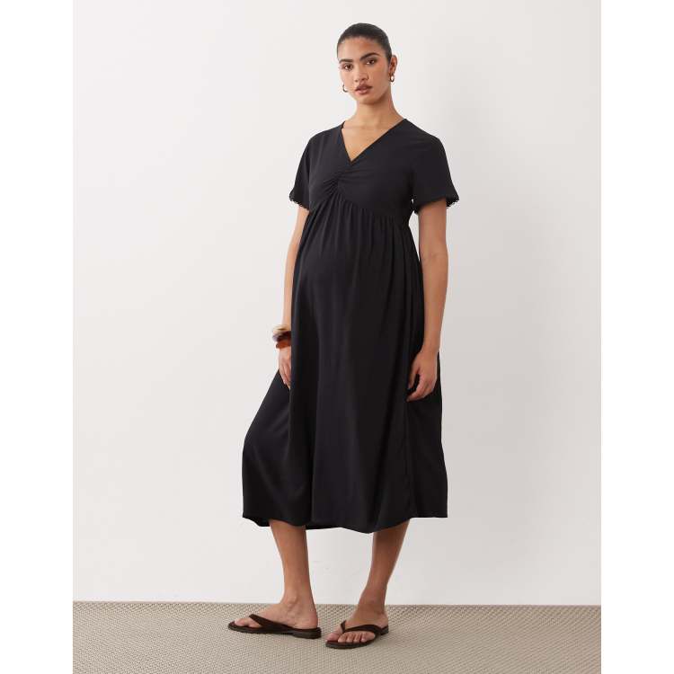 Mamalicious Maternity lace trim ruched front midi tea dress in black | ASOS