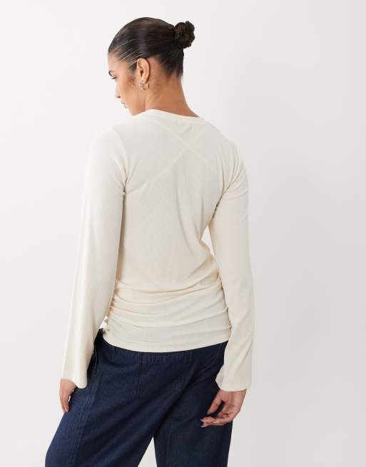Mamalicious Maternity långärmad t-shirt med rynkdetalj i cream, 4 av 4