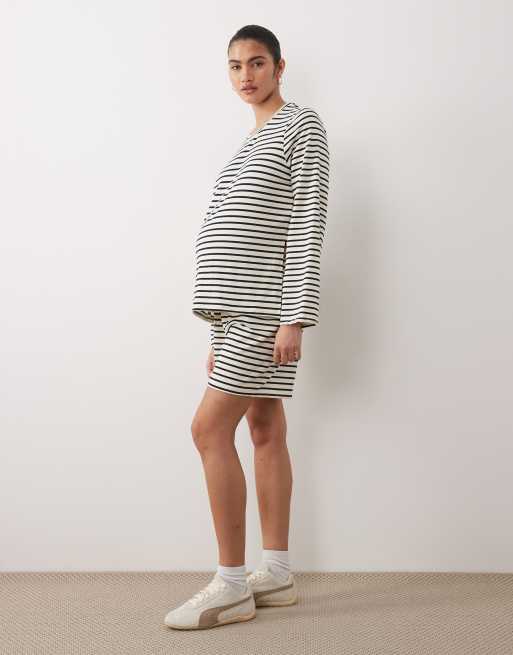 Mamalicious Maternity – Langarmshirt in Cremeweiß mit marineblauen Streifen, 4 von 4