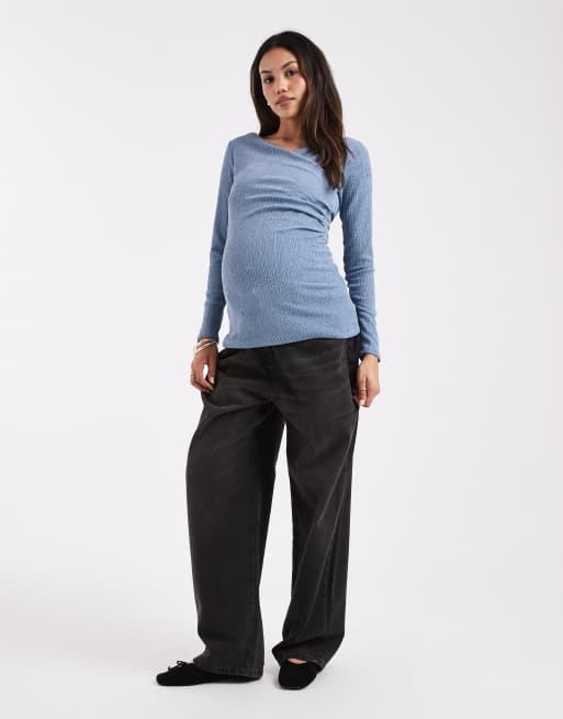 Mamalicious – Maternity – Ljusblå, texturerad omlottopp i jersey med amningsfunktion, 2 av 4
