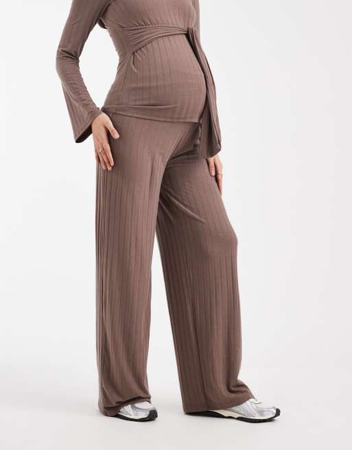 Mamalicious Maternity – Ljusbruna, ribbade byxor med vida ben i jersey, del av set, 2 av 5