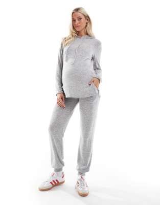 Mamalicious Maternity – Ljusgrått, melerat set i jersey med mjukisbyxor med muddar och tupp med huva - view 1