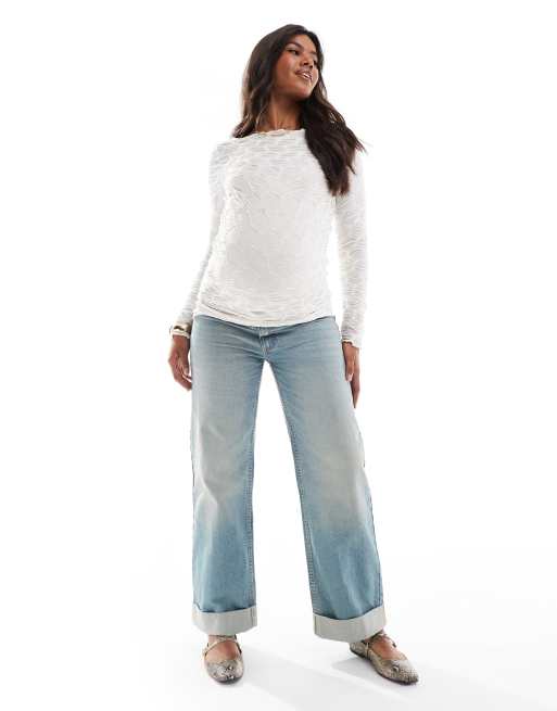 Mamalicious Maternity long sleeve 3D texture jersey top in white, 2 of 4