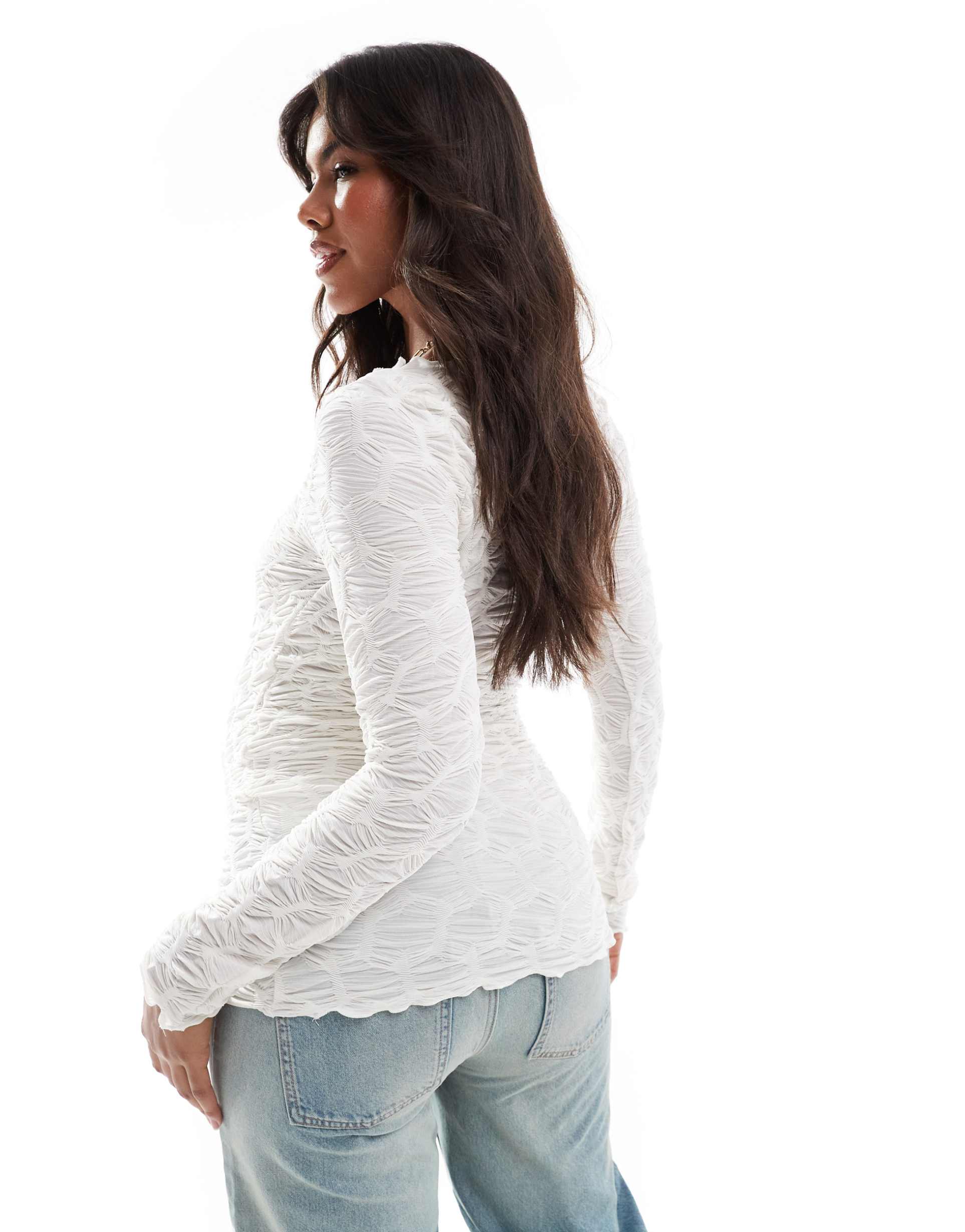 mamalicious maternity long sleeve 3d texture jersey top in white