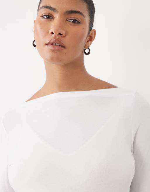 Mamalicious Maternity long sleeve boat neck t-shirt in white, 3 of 4