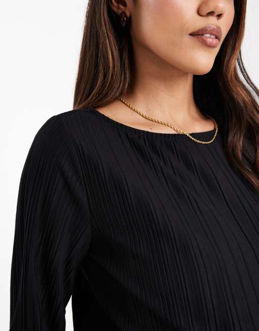 Mamalicious Maternity long sleeve plisse top in black (part of a set), 3 of 4