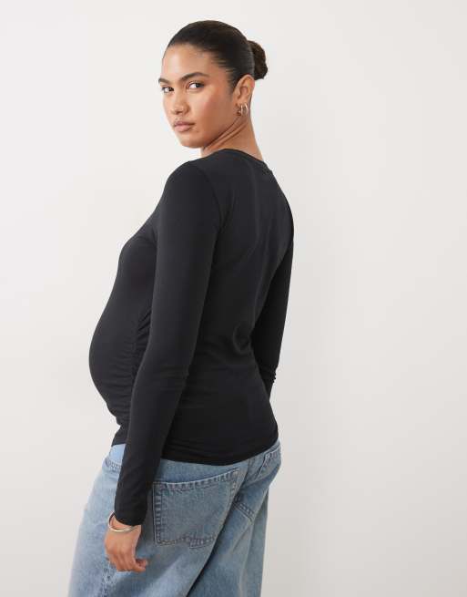 Mamalicious Maternity long sleeve ruching detail top in black, 4 of 4