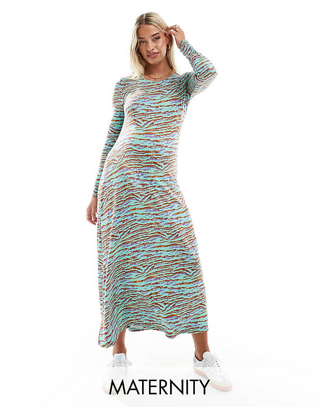 Mama.licious - Mamalicious Maternity long sleeved maxi dress in multi zebra print