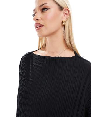 Mama.licious Mamalicious Maternity Long Sleeved Plisse Cropped Top In Black