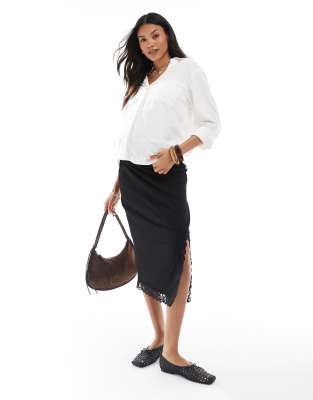 Mamalicious Maternity - Maxi-Umstandsrock aus Jersey in Schwarz mit Seitenschlitz und Spitzenbesatz