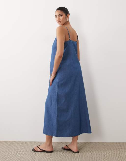 Mamalicious Maternity – Mellanblå midiklänning med smala axelband i chambray-denim, 3 av 4