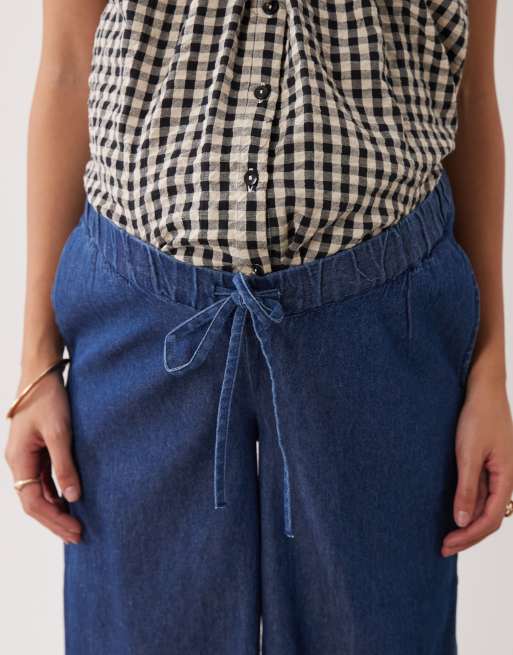 Mamalicious Maternity - Mellemblå forvaskede chambray-jeans med løbesnor under maven, 4 af 5