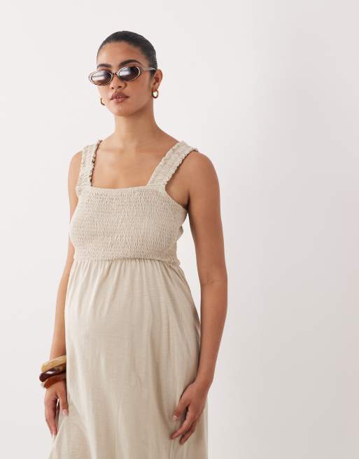 Mamalicious Maternity – Midikleid in Steinbeige mit gesmokter Brustpartie, 2 von 4