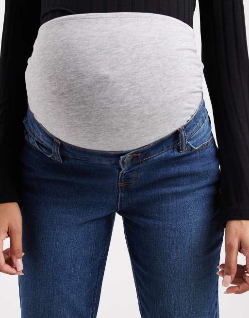 Mamalicious Maternity – Mörkblå, utsvängda jeans med mjukt band över magen, 5 av 5