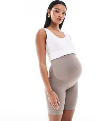 Mamalicious Maternity - Nahtlose Shorts in Taupe, Umstandsmode-Neutral